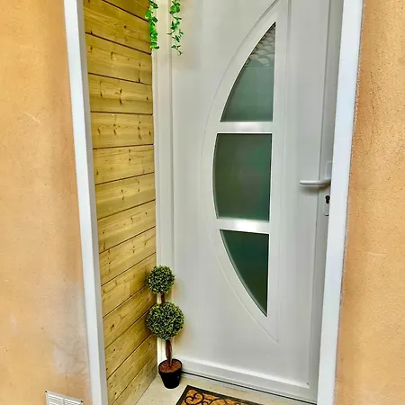 Apartment Charmant Appartement Nîmes